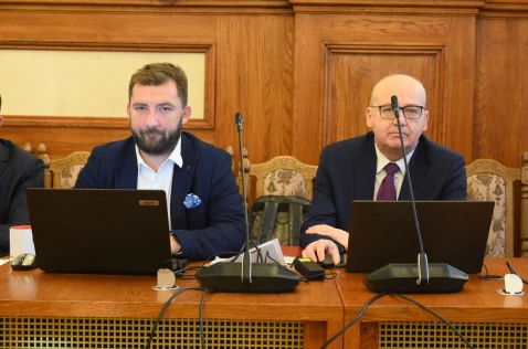 LX sesja Rady Powiatu w Krakowie - radni: Grzegorz Małodobry i Wojciech Bosak