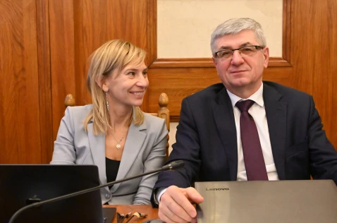 LXI sesja Rady Powiatu w Krakowie - radni i członkowie Zarządu: Agnieszka Pyla i Tadeusz Nabagło